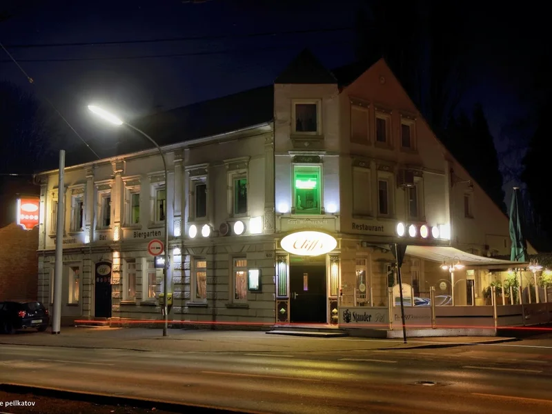 Cliff's Restaurant, Bar & Biergarten