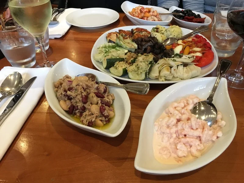 Trattoria La Castagnas - Italienisches Restaurant in Düsseldorf