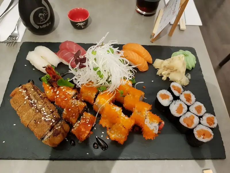 CôDung Sushi
