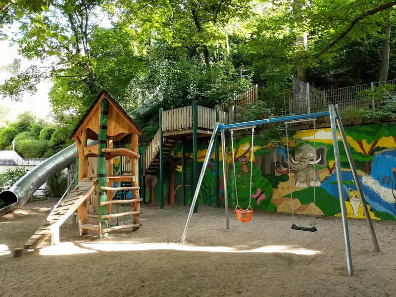 Spielplatz Seestraße 49 ("Dschungel"-Spielplatz)