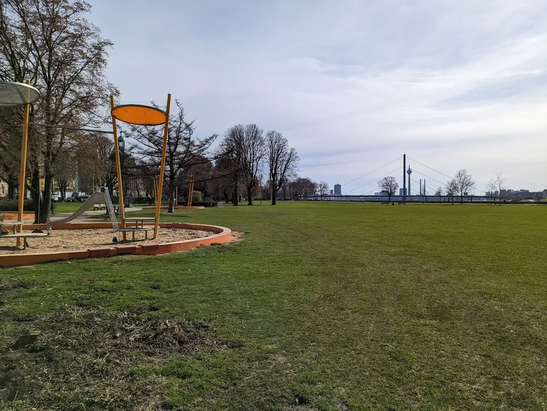 Spielplatz im Rheinpark