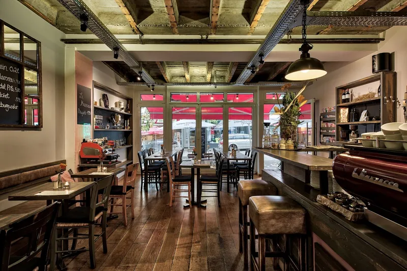 Zlatanz Menami - Restaurant & Café