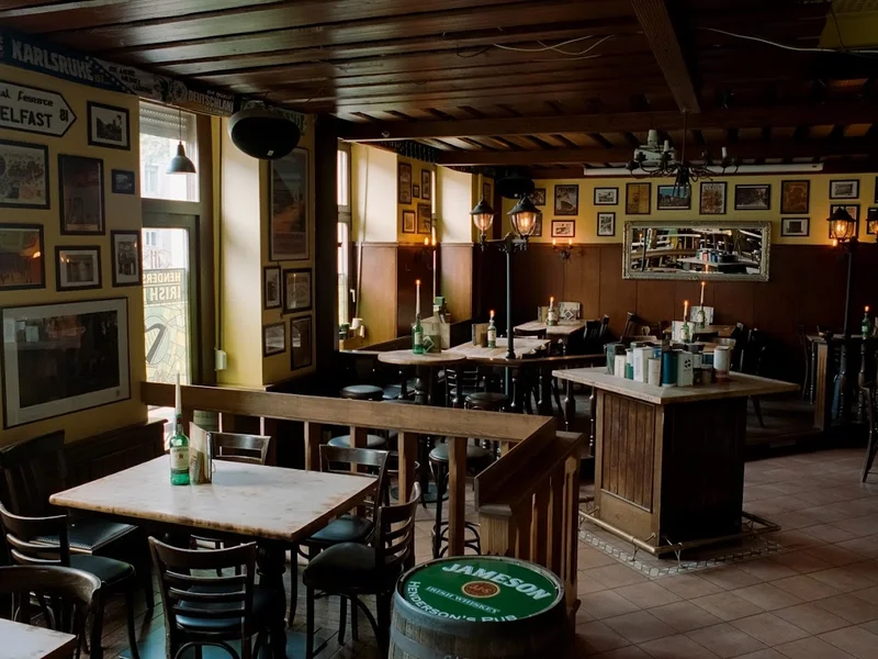 Henderson's Irish Pub