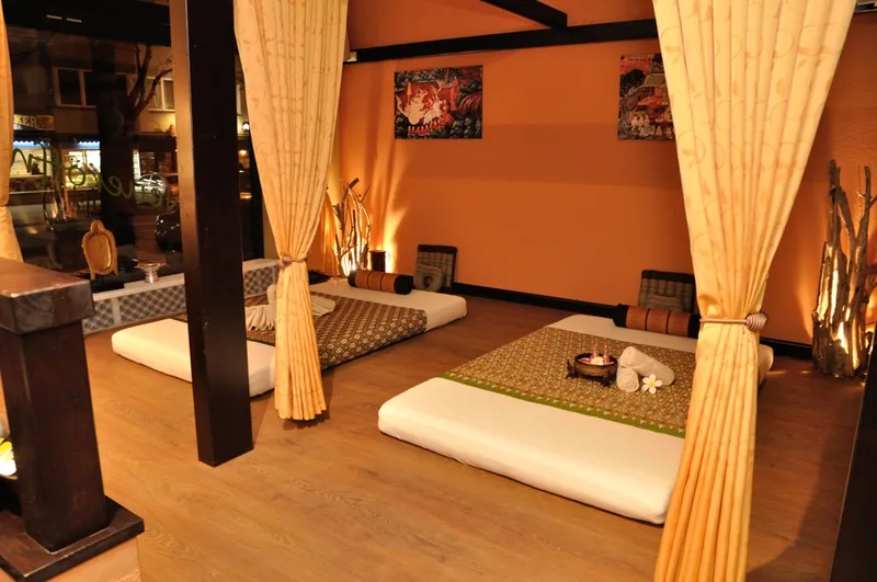 DEE NA Thai Massage & Wellness