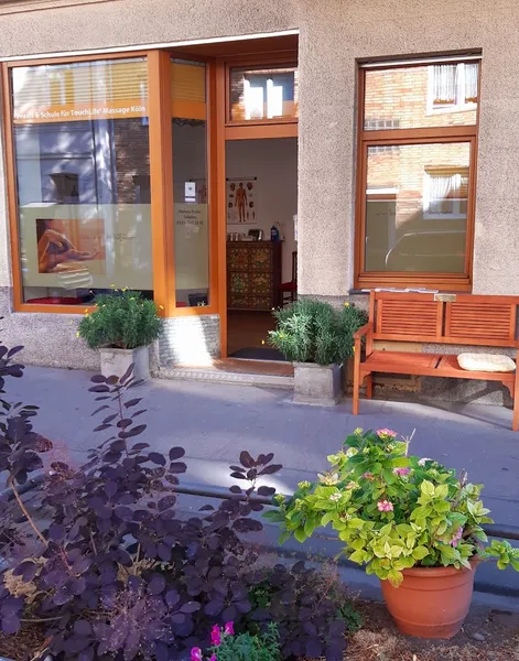 Hanna Krstić: Praxis und Schule für TouchLife Massage Köln