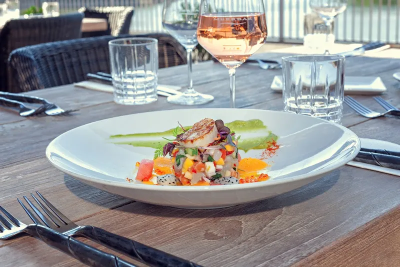 MEERBAR | Restaurant, Bar & Lounge im Düsseldorfer Medienhafen