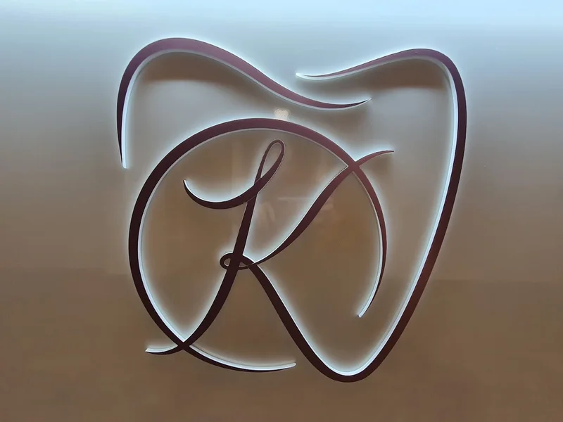 Zahnarztpraxis Olena Kronbi