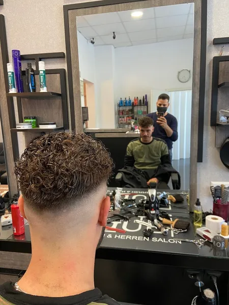 Barbershop & Friseursalon ( Number One )