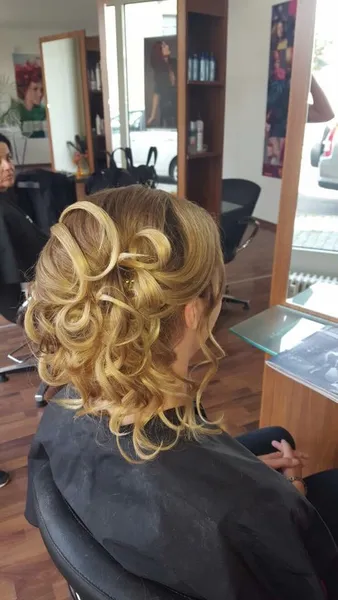 Coiffure Velly in Stuttgart-Botnang | Dein Friseur ohne Termine