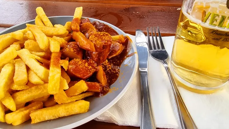Schlössken - Der Biergarten im Schloßpark von Schloß Berge