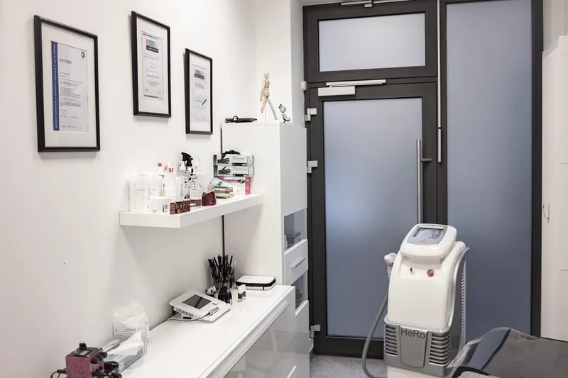 WOW Studios - Düsseldorf - Hydrafacial - Mezotix - Microneedling - Anti Aging - Problemhautbehandlungen - Aknebehandlung