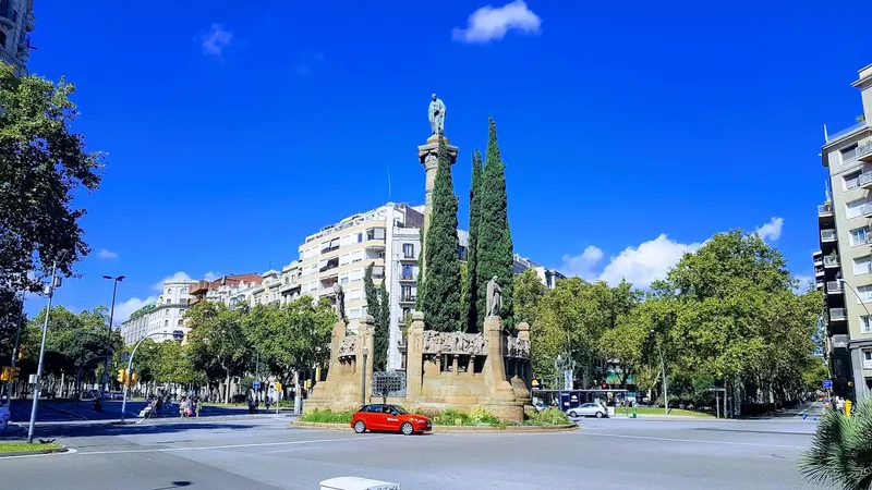 Plaza de Gaudí