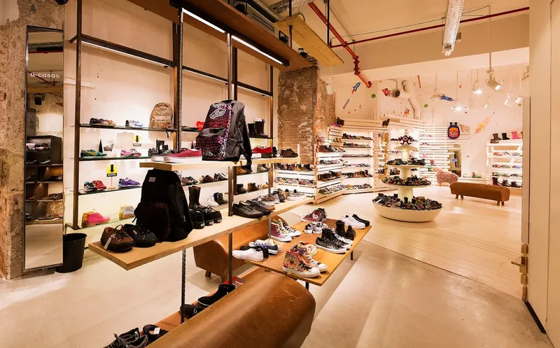 Tienda de zapatos U-CASAS