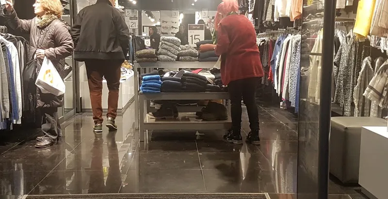 INSIDE - Tienda de Ropa y Zapatos