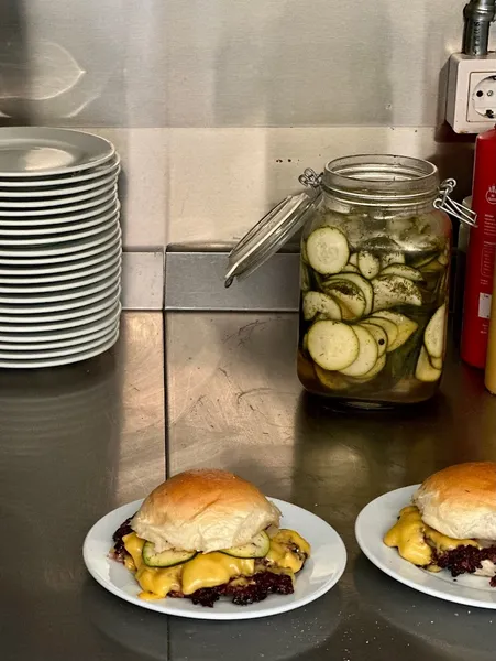 Antonia's Burger Sants