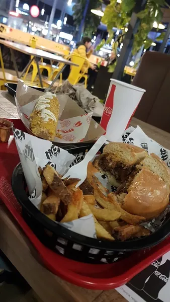 Chivuo’s Burger
