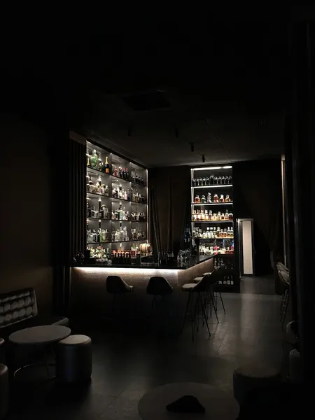 Mr White Cocktail Bar