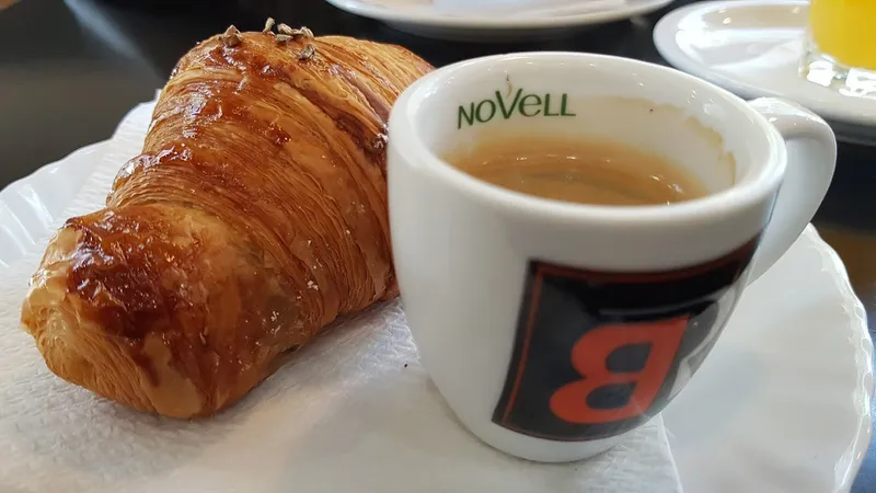 SANT CROI - Pasteles, Croissants y Café by ALBERT ROCA