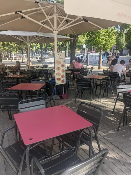 Cafetería cervecería La Plaza