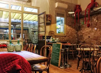Los mejores 9 bares de vinos de El Poblenou Barcelona