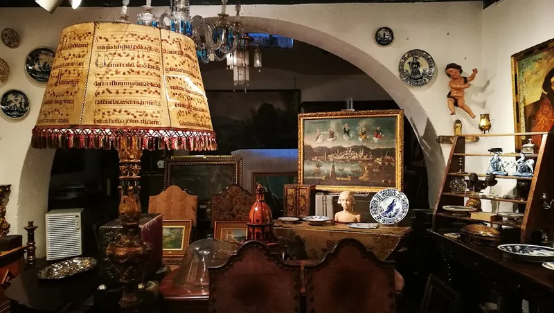 Clavell & Morgades Antiques