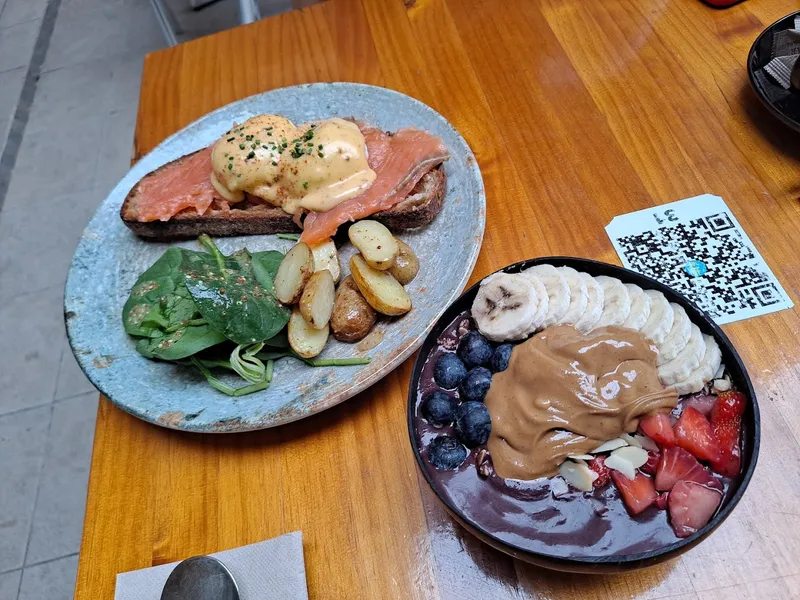 Señor Piña Terraza Gótico | Poke Bowl, Brunch & Açaí Bar
