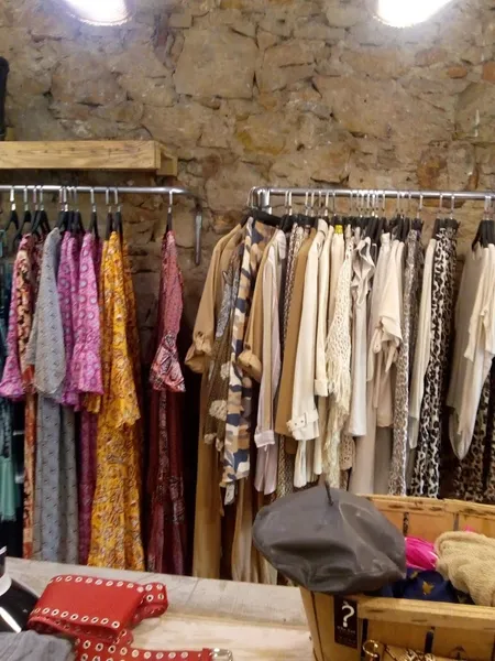 Why Not ? Barcelona. Tienda de Ropa para mujeres modernas. Estilo baggy, street style, denim Style, casual. Complementos.