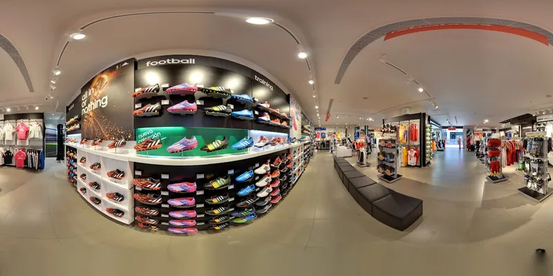 Adidas Store Barcelona - La Maquinista