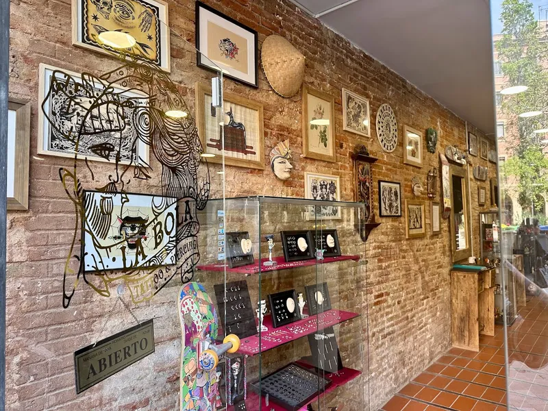 La Bola Tattoo & Piercing