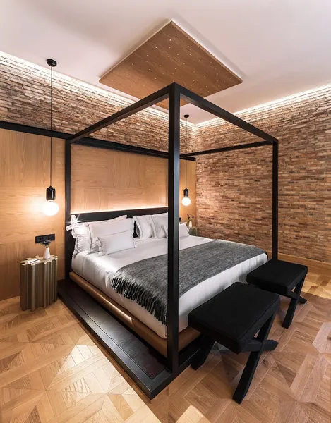 Monument Hotel