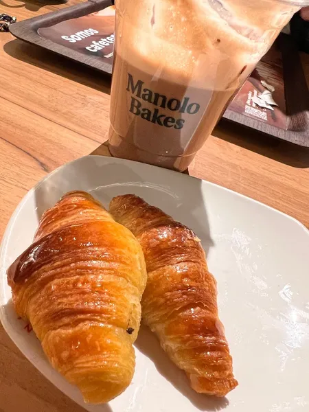 Manolo Bakes