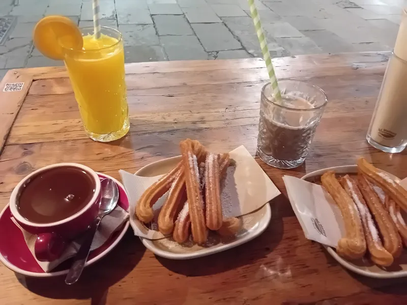 Churros e chocolate