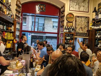 Los mejores 17 bares de vinos de El poble-sec Barcelona