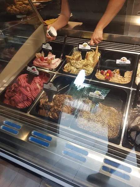 Gelatiamo Caffe Bistro