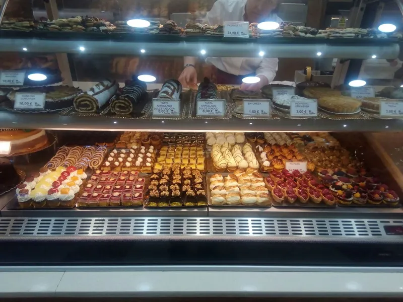 Los Reyunos. Pastelerías, Panaderías, Cafeterías - Sucursal Majuelo