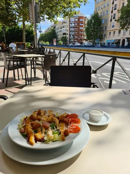 BAR- CAFETERIA-MARISQUERIA SIDNEY