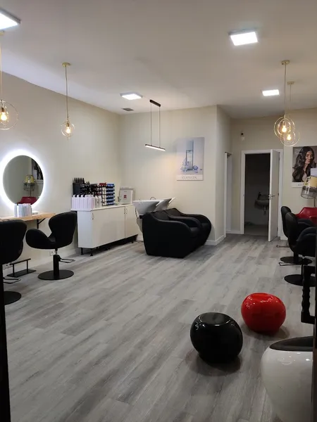 Alora Hair Salon - Peluquería