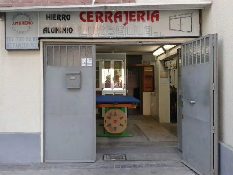 Cerrajería Luzbella (Jesús Moreno) carpintería de aluminio desde 1970 en el barrio del pilar