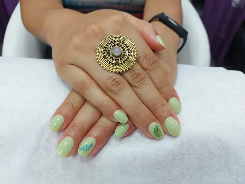 Deborah López - Estética y decoración de uñas