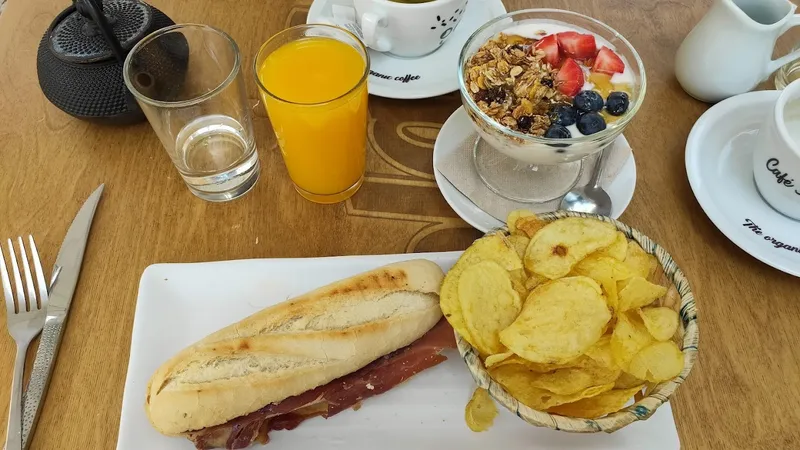 Café 31 Panadería y Cafetería- Bakery & Food