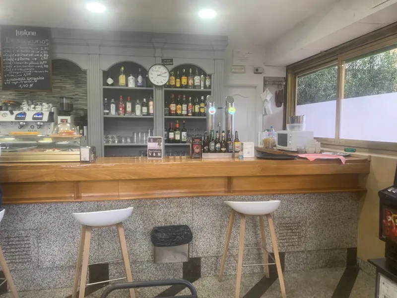 Bar Cafetería V & M