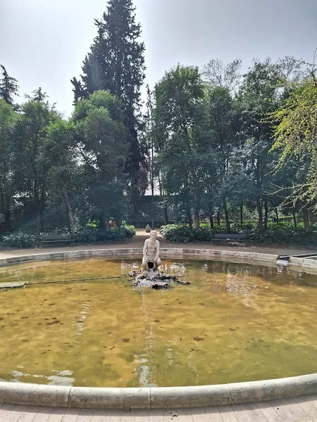 Fuente circular del parque Fuente del Berro