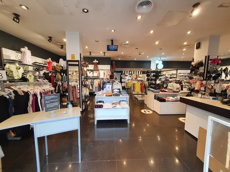 INSIDE - Tienda de Ropa y Zapatos