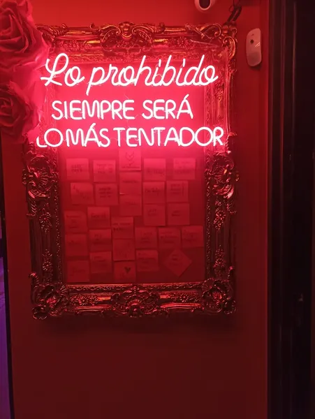 LA PROHIBIDA LOUNGE BAR