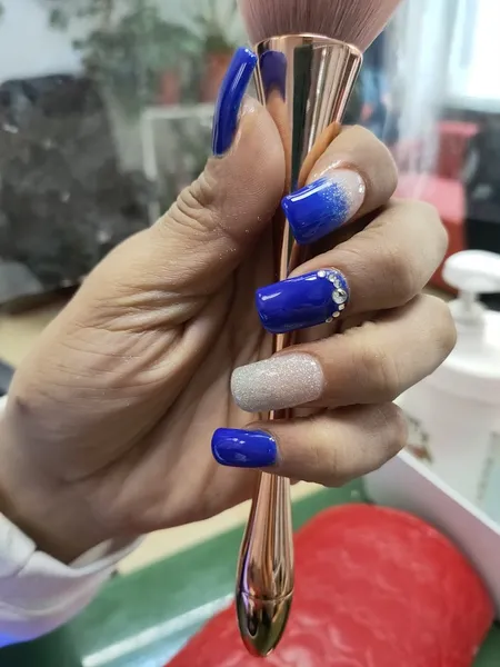 Le Uñas Decorativas