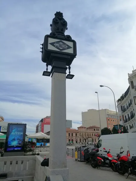 Tótem Histórico Metro Cuatro Caminos