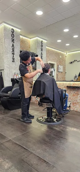 Peluqueria & Barbershop CONARTE C/Arte 3