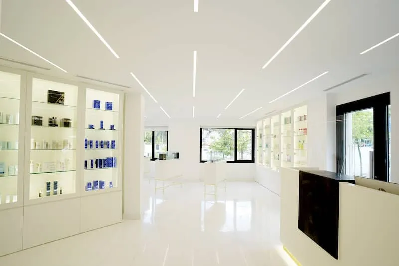 Dra. Natalia Jiménez | Especialista en dermatología clínica, estética y tratamientos láser