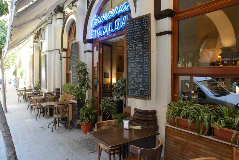 Cervecería Giralda Bar