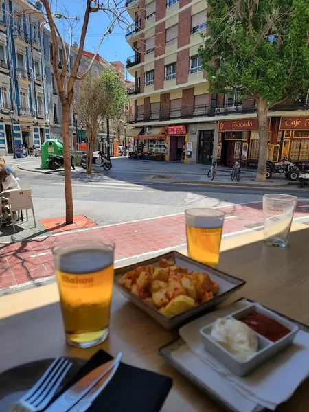 La Caberna Tapas, Canas Y Vinos